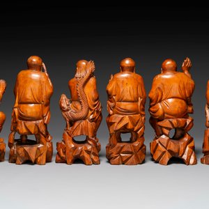 Een groep Chinese buxushouten sculpturen van 18 Luohan, 20e eeuw — foto 5