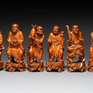 Een groep Chinese buxushouten sculpturen van 18 Luohan, 20e eeuw — foto 6