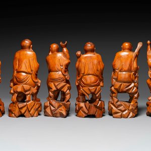 Een groep Chinese buxushouten sculpturen van 18 Luohan, 20e eeuw — foto 7