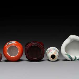 Een groep van drie Chinese famille rose literati bureauobjecten, Qianlong merk, 19/20e eeuw — foto 4