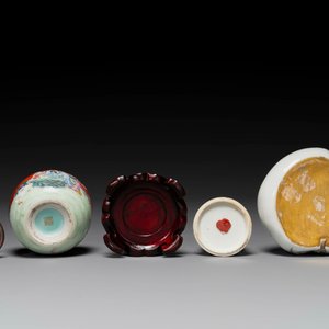 Een groep van drie Chinese famille rose literati bureauobjecten, Qianlong merk, 19/20e eeuw — foto 5
