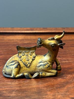 Een groep van vier Chinese verguld bronzen scrollgewichten, Ming/Qing — foto 29