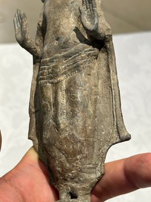 Een groep van vijf bronzen figuren van Boeddha, Thailand en Indonesië, 8/17e eeuw — foto 16