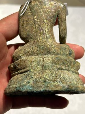 Een groep van vijf bronzen figuren van Boeddha, Thailand en Indonesië, 8/17e eeuw — foto 25