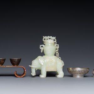 Een groep van zes gevarieerde Chinese voorwerpen, waaronder jade en zilver, 19/20e eeuw — foto 3