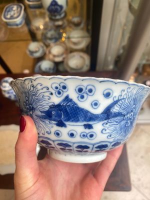 Een groep van zes stukken Chinees blauw-wit porselein, 18/19e eeuw — foto 7