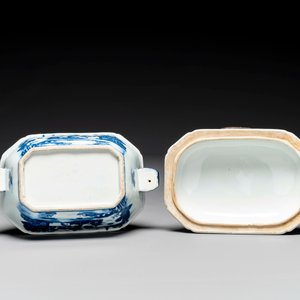 Een groep van zes stukken Chinees blauw-wit porselein, 18/19e eeuw — foto 15