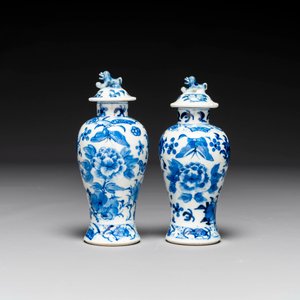 Een groep van zes stukken Chinees blauw-wit porselein, 18/19e eeuw — foto 2