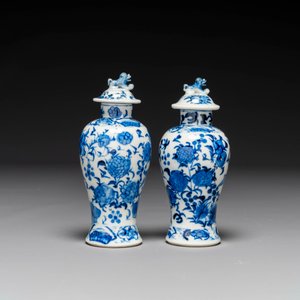Een groep van zes stukken Chinees blauw-wit porselein, 18/19e eeuw — foto 3