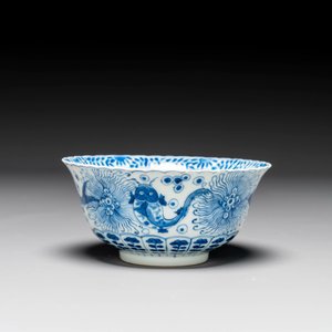 Een groep van zes stukken Chinees blauw-wit porselein, 18/19e eeuw — foto 6