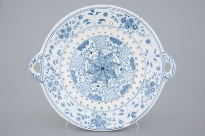 Een groot blauw-wit vergiet, Harlingen, Friesland, 18e eeuw