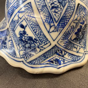Een groot Chinees blauw-wit vijfdelig kaststel, Kangxi — foto 16