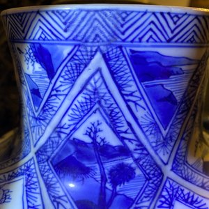 Een groot Chinees blauw-wit vijfdelig kaststel, Kangxi — foto 34