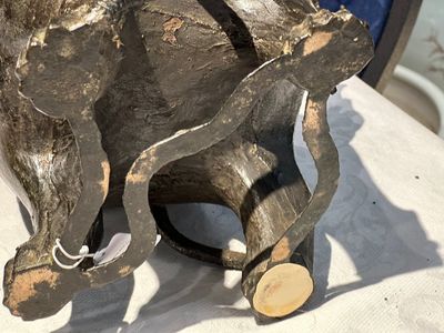 Een groot Chinees bronzen wierookvat en deksel in de vorm van een luduan, Ming — foto 17
