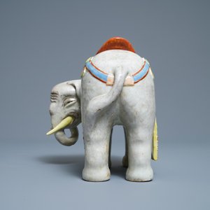 Een groot Chinees famille rose model van een olifant, 19e eeuw — foto 5