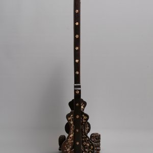 Een groot Chinees met parelmoer ingelegd houten scherm met zijden borduursel, 19e eeuw — foto 5