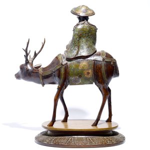 Een groot Chinees model van Shou Lao op een hert in brons en cloisonné op houten sokkel, 19/20e eeuw — foto 3