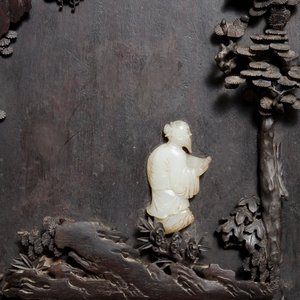 Een groot Chinees zitan houten paneel met jade en turkoois in hongmu houten frame en stand, Qianlong — foto 4
