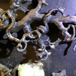 Een groot Chinees zitan houten paneel met jade en turkoois in hongmu houten frame en stand, Qianlong — foto 74