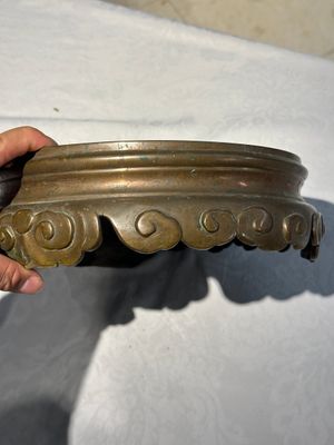 Een groot Chinese bronzen wierookvat en deksel op sokkel met zes leeuwen, 19e eeuw — foto 11