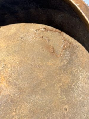 Een groot Chinese bronzen wierookvat op drie poten met 'chilong' handgrepen, Qing Qian Gong 清乾宮 merk, 18e eeuw — foto 9