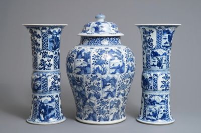Een groot driedelig Chinees blauwwit kaststel met landschappen en bloemen in vakverdeling, Kangxi