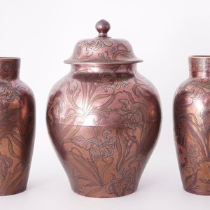 Een groot driedelig kaststel met lusterglazuur, Art Nouveau, Boch Frères Kéramis — foto 2