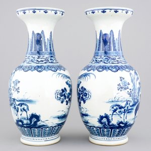 Een groot paar blauw-witte Chinese vazen, 19e eeuw — foto 2