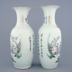 Een groot paar Chinese famille rose vazen met dames in een tuin, 19/20e eeuw — foto 2