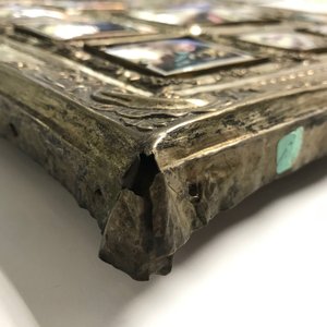 Een groot Russisch verzilverd koperen icoon met porseleinen plaquettes, 19e eeuw — foto 16