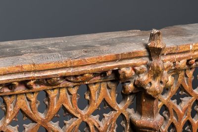 Een groot Spaans verguld en gepolychromeerd houten triptiekretabel met Johannes de Doper, de Maagd Maria en Sint-Rochus, 1e helft 16e eeuw — foto 14