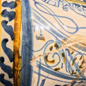 Een grote albarello met wapendecor in Italiaanse majolica, Deruta, 17e eeuw — foto 11