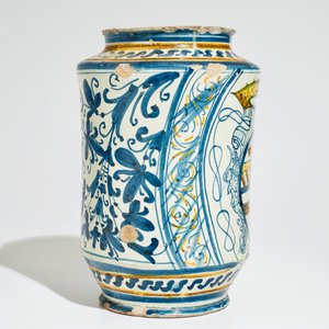 Een grote albarello met wapendecor in Italiaanse majolica, Deruta, 17e eeuw — foto 2