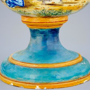 Een grote altaarvaas in Italiaanse majolica, 19e eeuw — foto 7