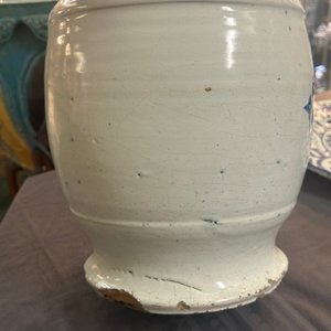 Een grote blauw-witte Delftse albarello of apothekerspot, wellicht Engeland, 18e eeuw — foto 14