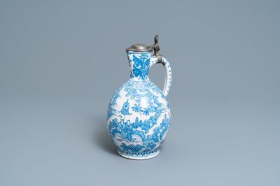 Een grote blauw-witte Delftse chinoiserie kan met tinnen deksel, 17e eeuw