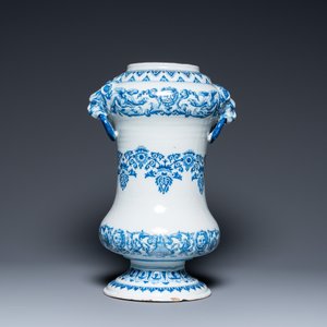 Een grote blauw-witte Delftse fontein in albarello-vorm, eind 17e eeuw — foto 3