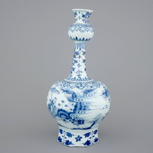 Een grote blauw-witte Delftse knobbelvaas met chinoiserie decor, 17e eeuw — foto 2