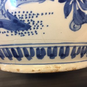 Een grote blauw-witte Delftse kruik met een tijger en een leeuw, 17e eeuw — foto 13