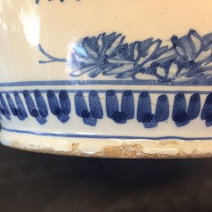 Een grote blauw-witte Delftse kruik met een tijger en een leeuw, 17e eeuw — foto 8