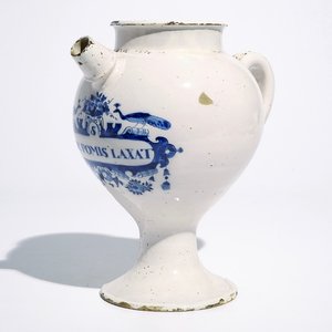 Een grote blauw-witte Delftse siroopkan "S. De Pomis Laxat", 18e eeuw — foto 1