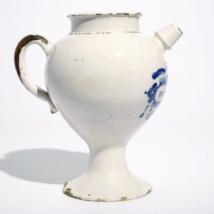Een grote blauw-witte Delftse siroopkan "S. De Pomis Laxat", 18e eeuw — foto 4
