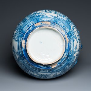 Een grote blauw-witte Delftse vaas met decor van een landgoed, 1e kwart 18e eeuw — foto 7