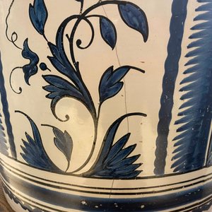 Een grote blauw-witte en mangane jardinière met een landschap, Nevers, Frankrijk, 18e eeuw — foto 12