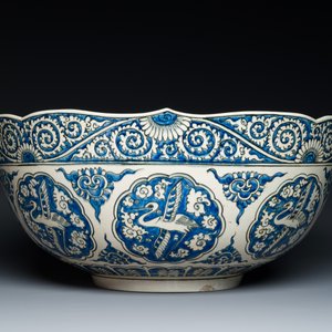Een grote blauw-witte en zwarte chinoiserie kom in Safavid-stijl, Samson, Parijs, 19e eeuw — foto 5
