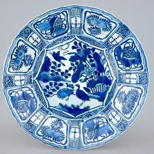 Een grote blauw-witte kraak porseleinen schotel, Wanli, 1573-1619 — foto 1
