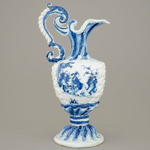 Een grote blauw-witte schenkkan, Frankrijk, 18e eeuw — foto 4