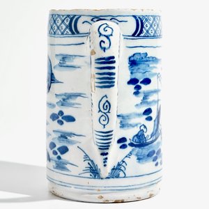 Een grote blauwwitte Delftse bierkroes met chinoiserie decor, 18e eeuw — foto 5
