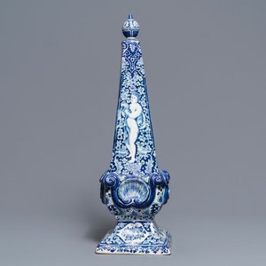 Een grote blauwwitte Delftse obelisk, 17/18e eeuw — foto 1