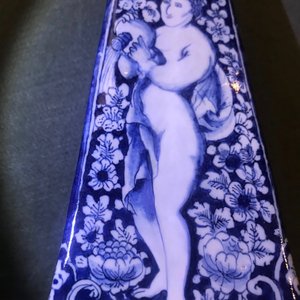 Een grote blauwwitte Delftse obelisk, 17/18e eeuw — foto 17